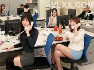 Hẹn hò nhưng không yêu cùng 2 em đồng nghiệp