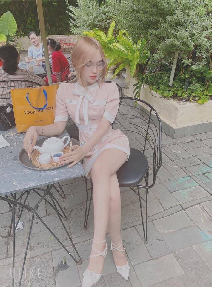 Cô thư ký hết hồn khi thấy củ khoai to của sếp