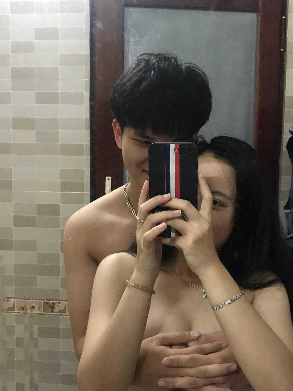 Bố gã chồng lú lẫn nhầm người yêu của con trai là... người vợ mình